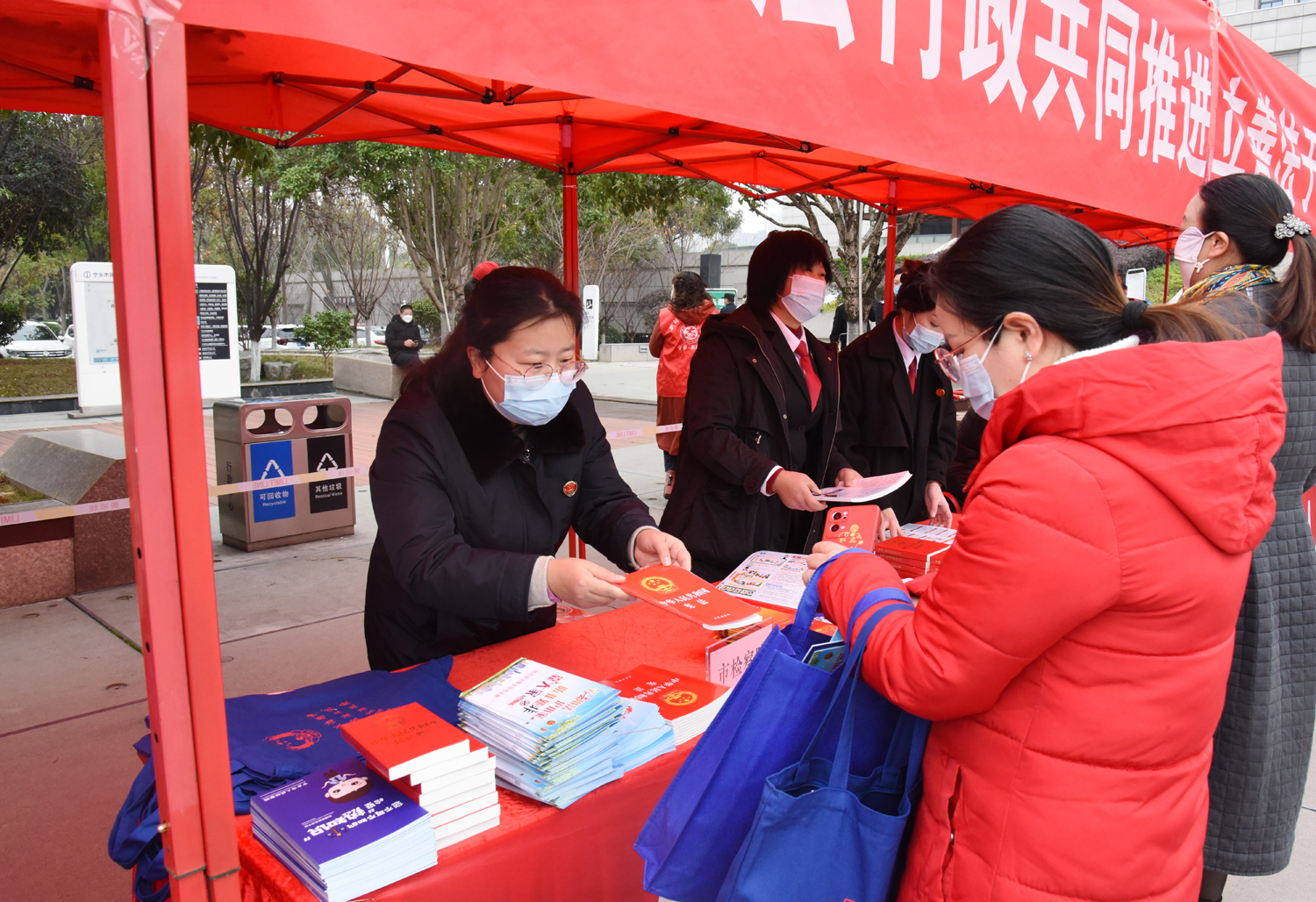 学习宣传贯彻党的二十大精神 推动全面贯彻实施宪法